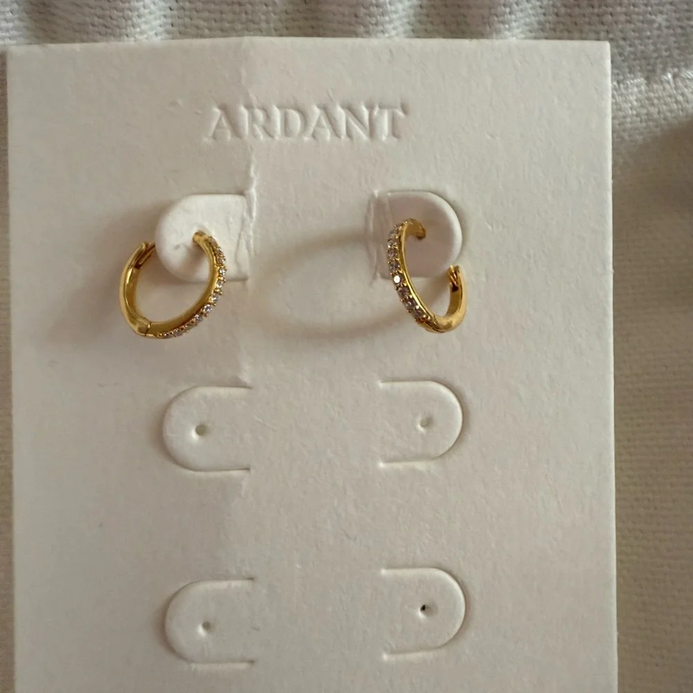 New Ardant Pavé Fire Moissanite Huggie Hoops Earring 18K Gold Vermeil & Silver - Picture 4 of 8